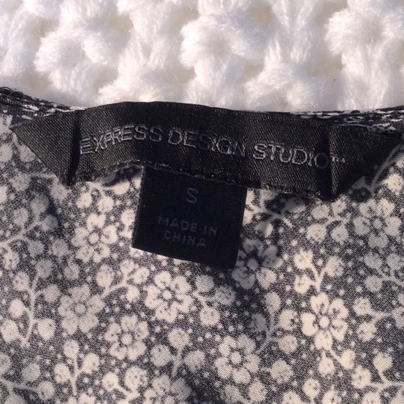 Express Design Studio Silk Floral Tie Back Blouse Sz S - Picture 7 of 12